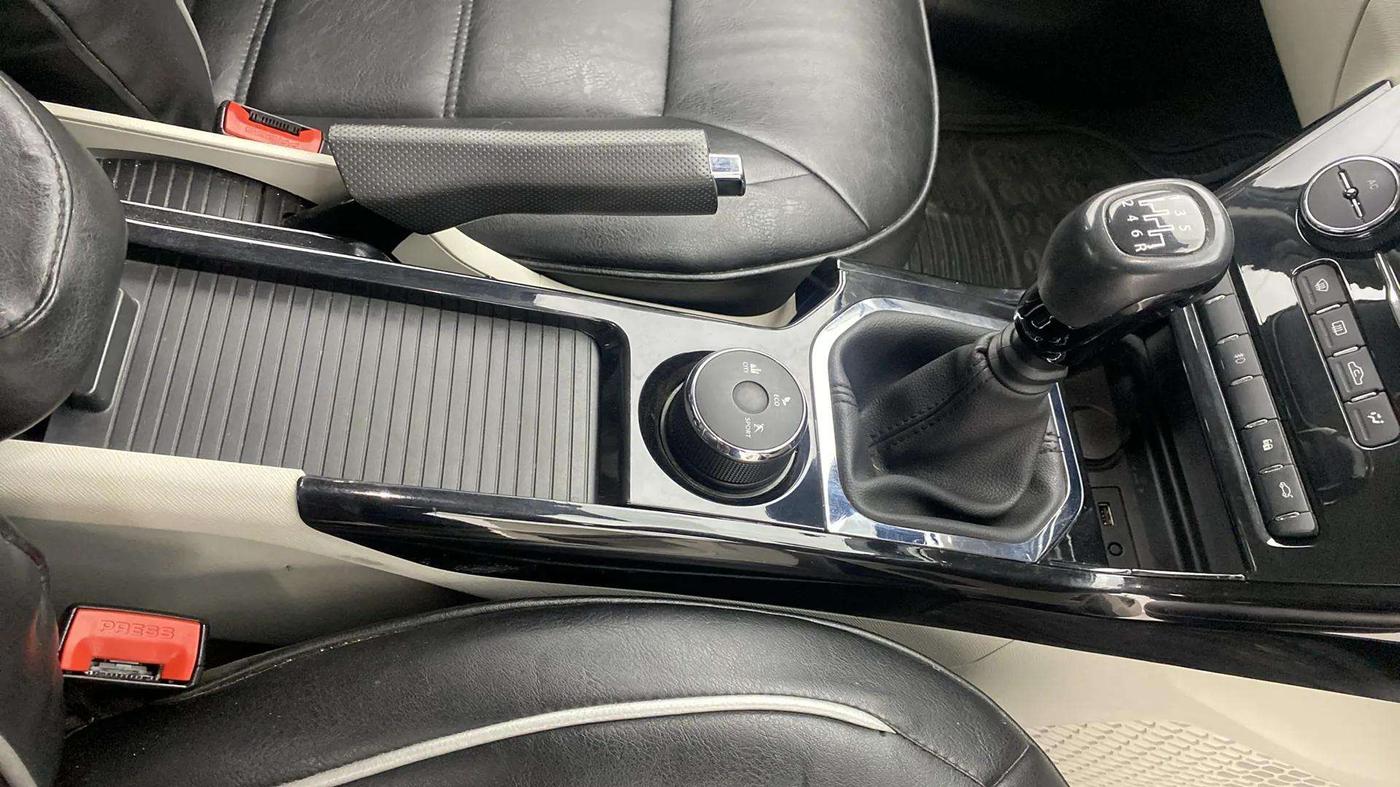 2021 Tata NEXON XZ PLUS PETROL, Petrol, Manual, 35,879 km, Gear Lever