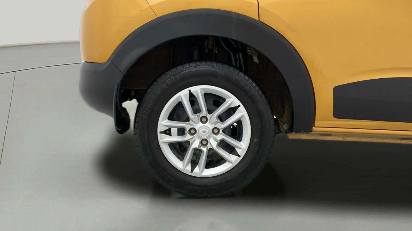 2022 Renault TRIBER RXT, Petrol, Manual, 59,053 km, Right Rear Wheel