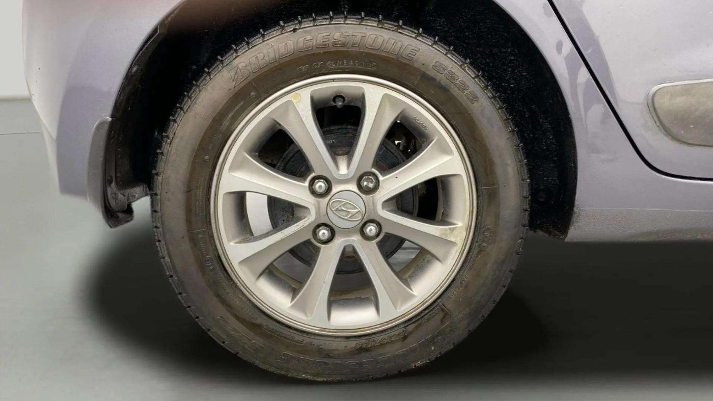 2016 Hyundai Grand i10 ASTA (O) AT 1.2 KAPPA VTVT, Petrol, Automatic, 43,972 km, Right Rear Wheel