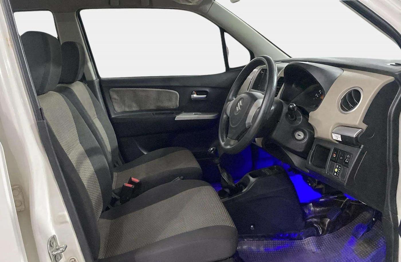 2015 Maruti Wagon R 1.0 LXI CNG, CNG, Manual, 92,961 km, Right Side Front Door Cabin