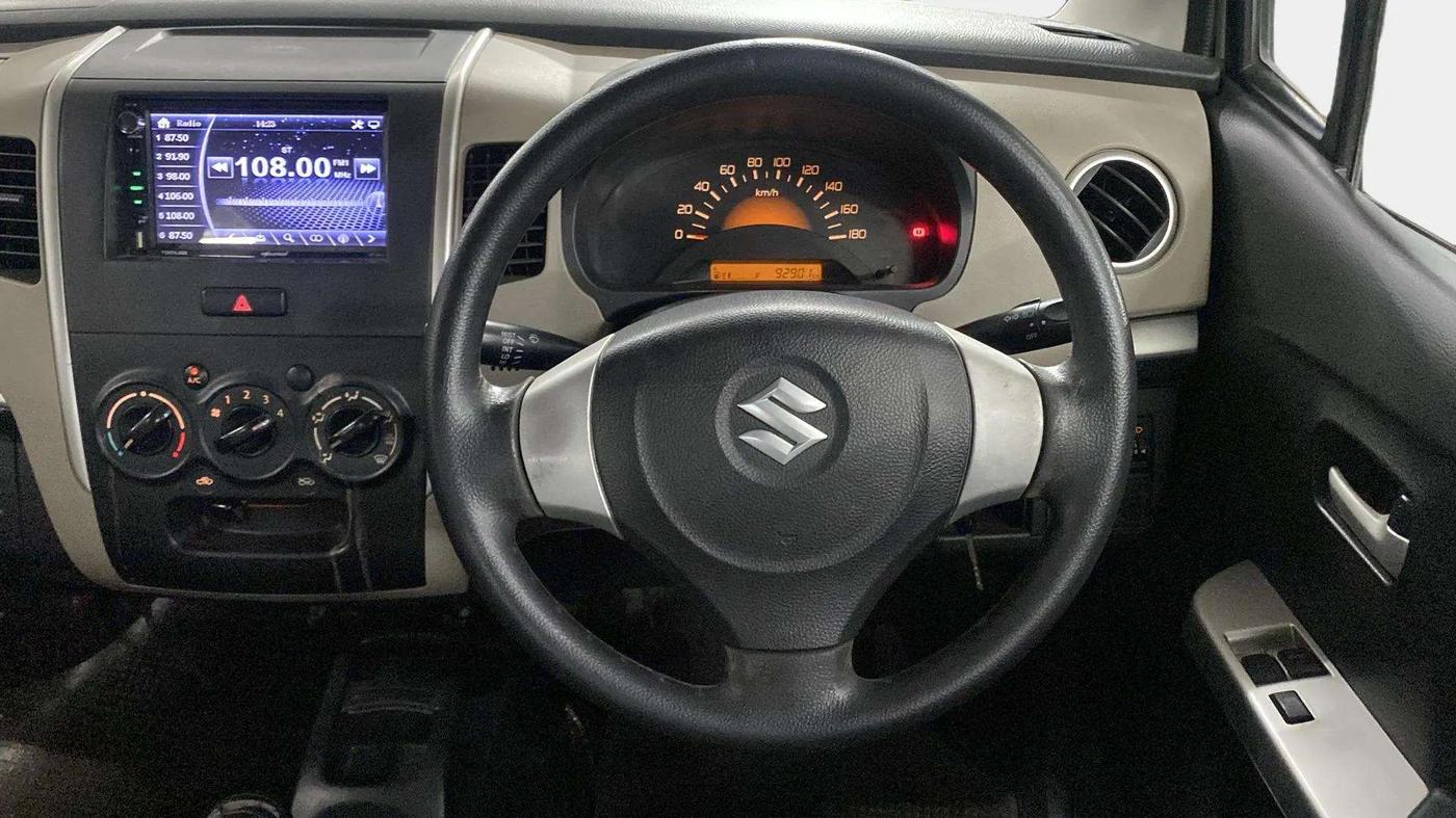 2015 Maruti Wagon R 1.0 LXI CNG, CNG, Manual, 92,961 km, Steering Wheel Close Up