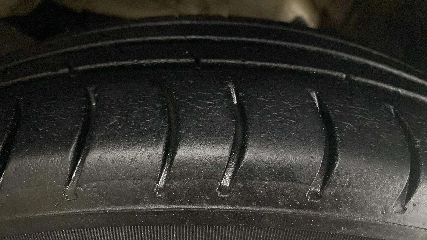 2015 Maruti Wagon R 1.0 LXI CNG, CNG, Manual, 92,961 km, Right Rear Tyre Tread