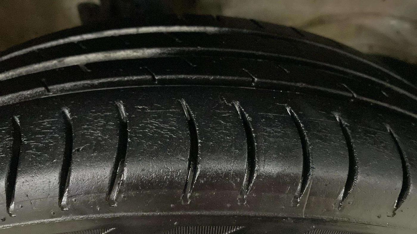 2015 Maruti Wagon R 1.0 LXI CNG, CNG, Manual, 92,961 km, Left Front Tyre Tread