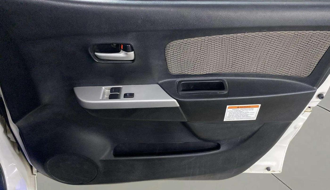 2015 Maruti Wagon R 1.0 LXI CNG, CNG, Manual, 92,961 km, Driver Side Door Panels Control