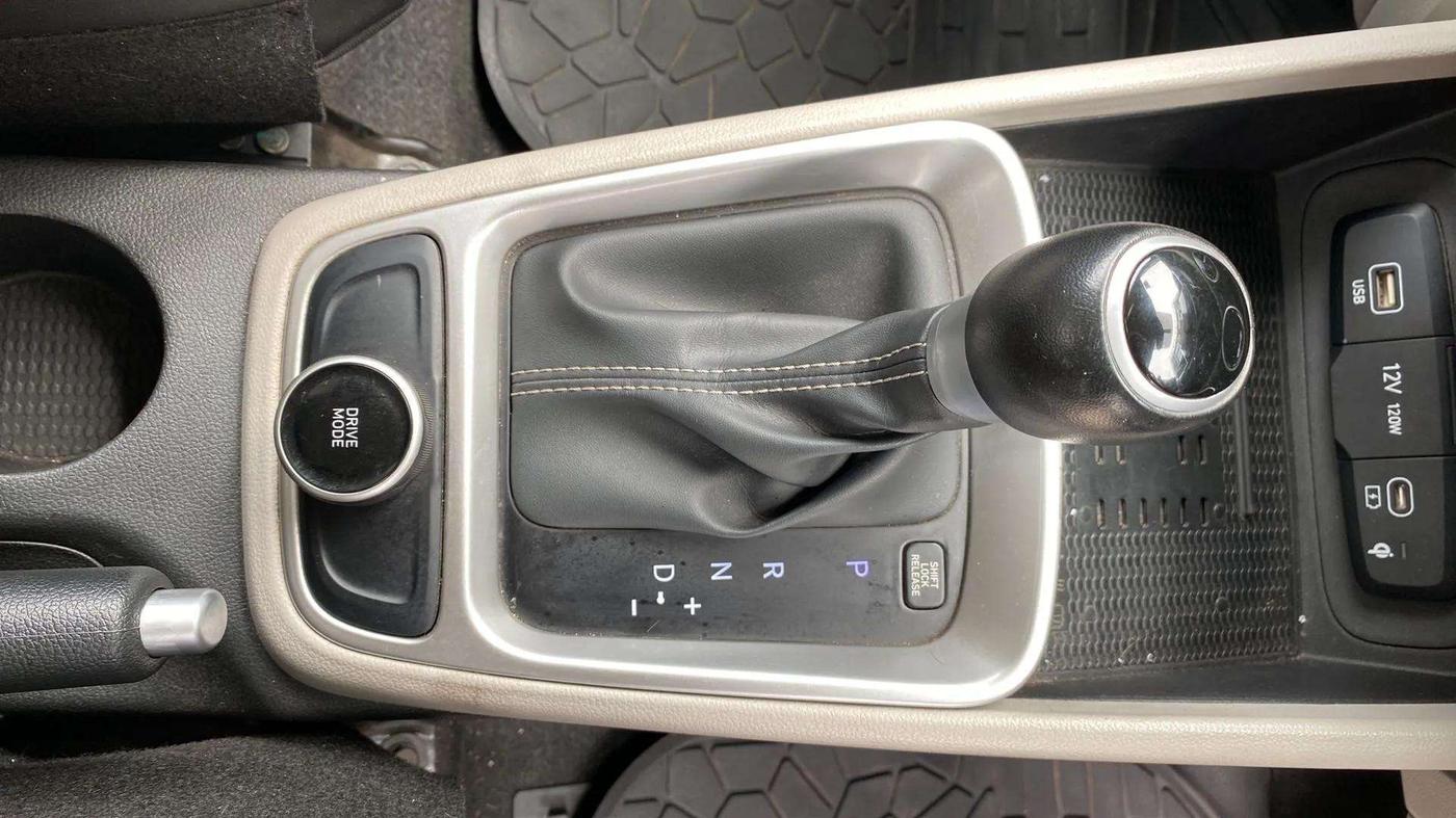 2023 Hyundai VENUE SX (O) 1.0 TURBO DCT, Petrol, Automatic, 47,541 km, Gear Lever