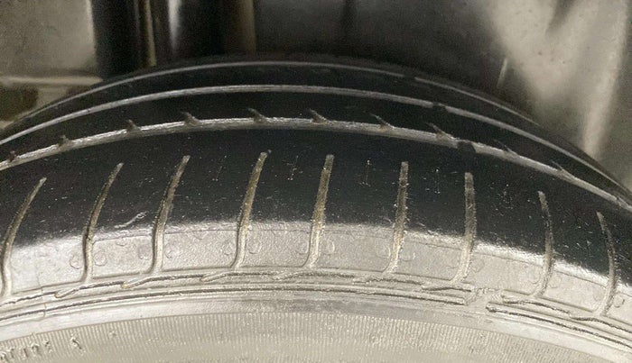 2015 Maruti Ciaz VXI+, Petrol, Manual, 99,434 km, Right Rear Tyre Tread