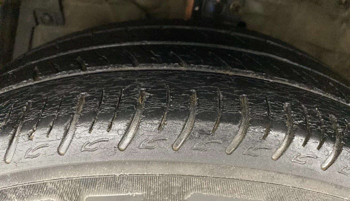 2015 Maruti Ciaz VXI+, Petrol, Manual, 99,434 km, Left Front Tyre Tread