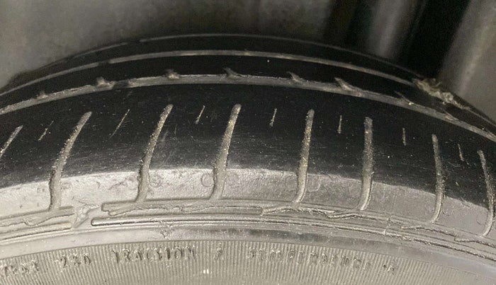2015 Maruti Ciaz VXI+, Petrol, Manual, 99,434 km, Left Rear Tyre Tread