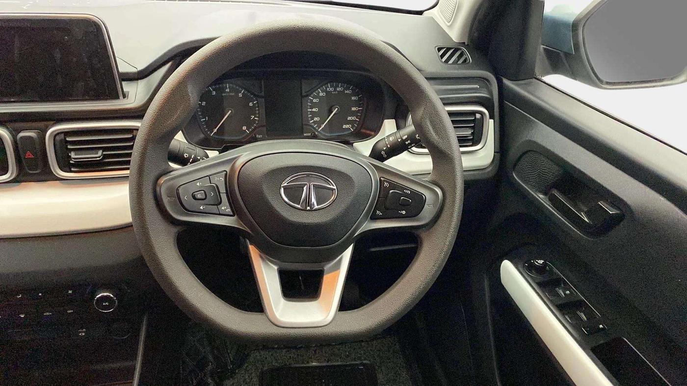 2023 Tata PUNCH ACCOMPLISHED AMT, Petrol, Automatic, 8,394 km, Steering Wheel Close Up