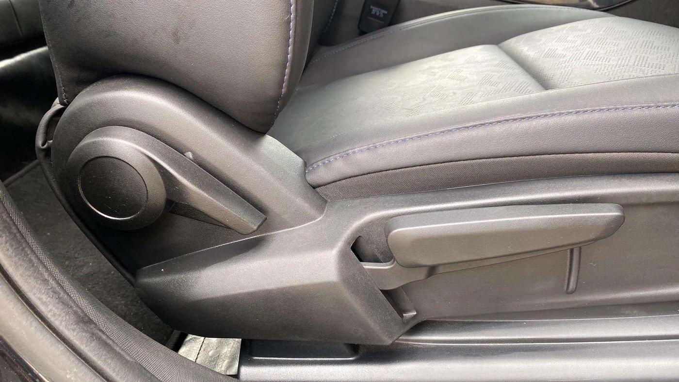 2023 Tata ALTROZ XZ Plus (S) Dark Edition, Petrol, Manual, 5,018 km, Driver Side Adjustment Panel