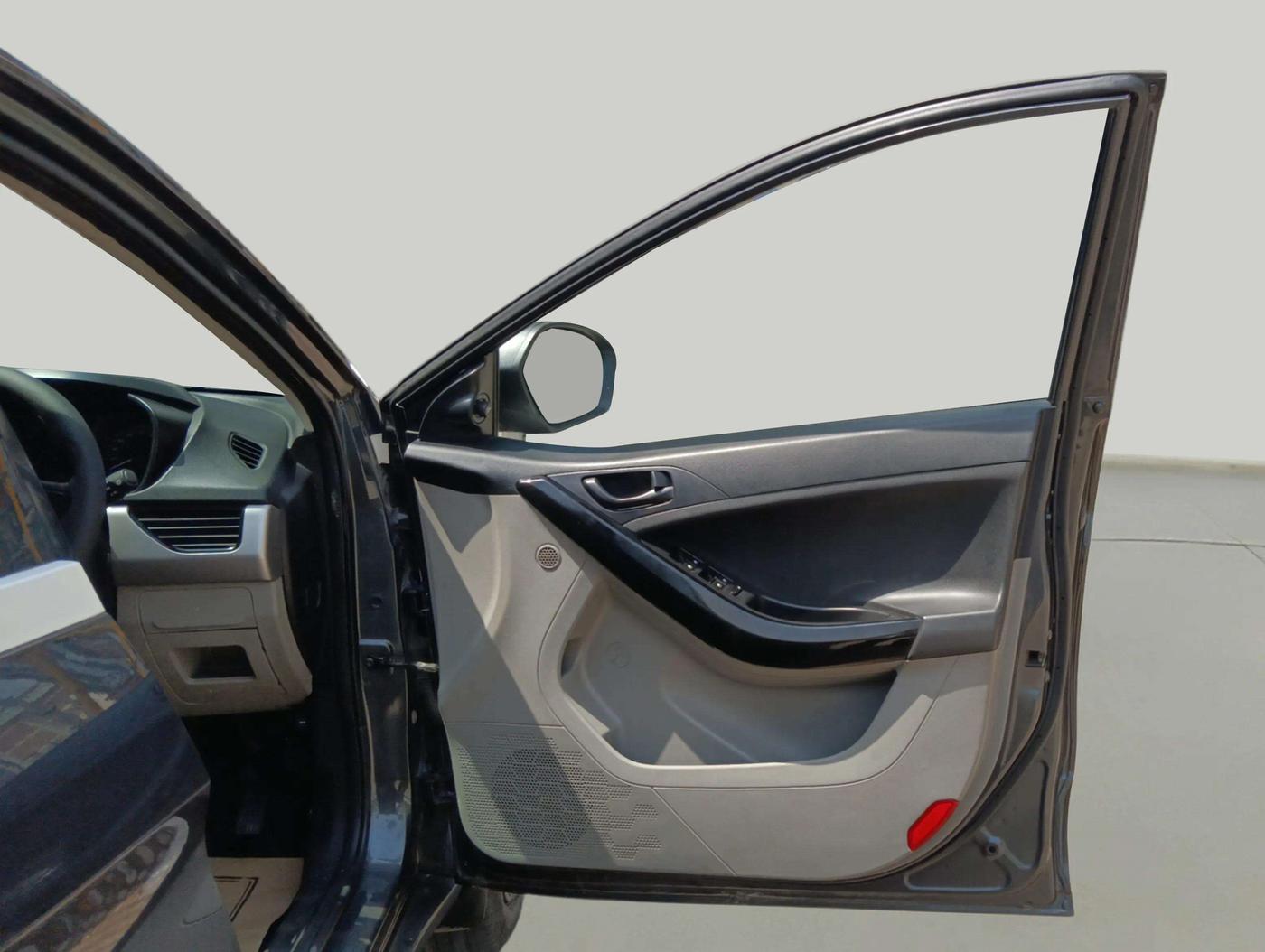 2018 Tata NEXON XM DIESEL, Diesel, Manual, 48,097 km, RHS Front Door