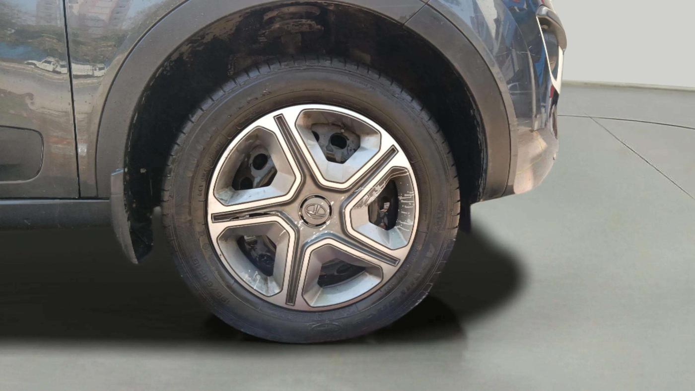 2018 Tata NEXON XM DIESEL, Diesel, Manual, 48,097 km, Right Front Wheel