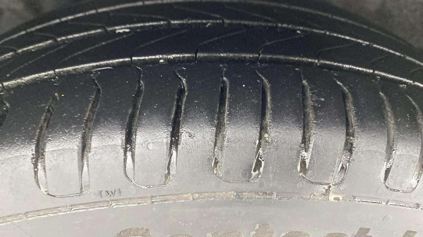2016 Ford Ecosport TITANIUM 1.5L PETROL AT, Petrol, Automatic, 38,274 km, Left Front Tyre Tread