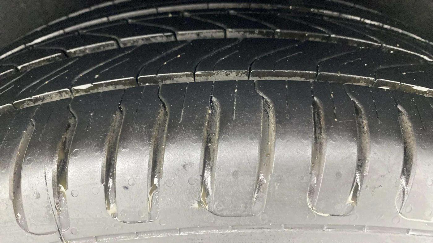 2016 Ford Ecosport TITANIUM 1.5L PETROL AT, Petrol, Automatic, 38,274 km, Left Rear Tyre Tread