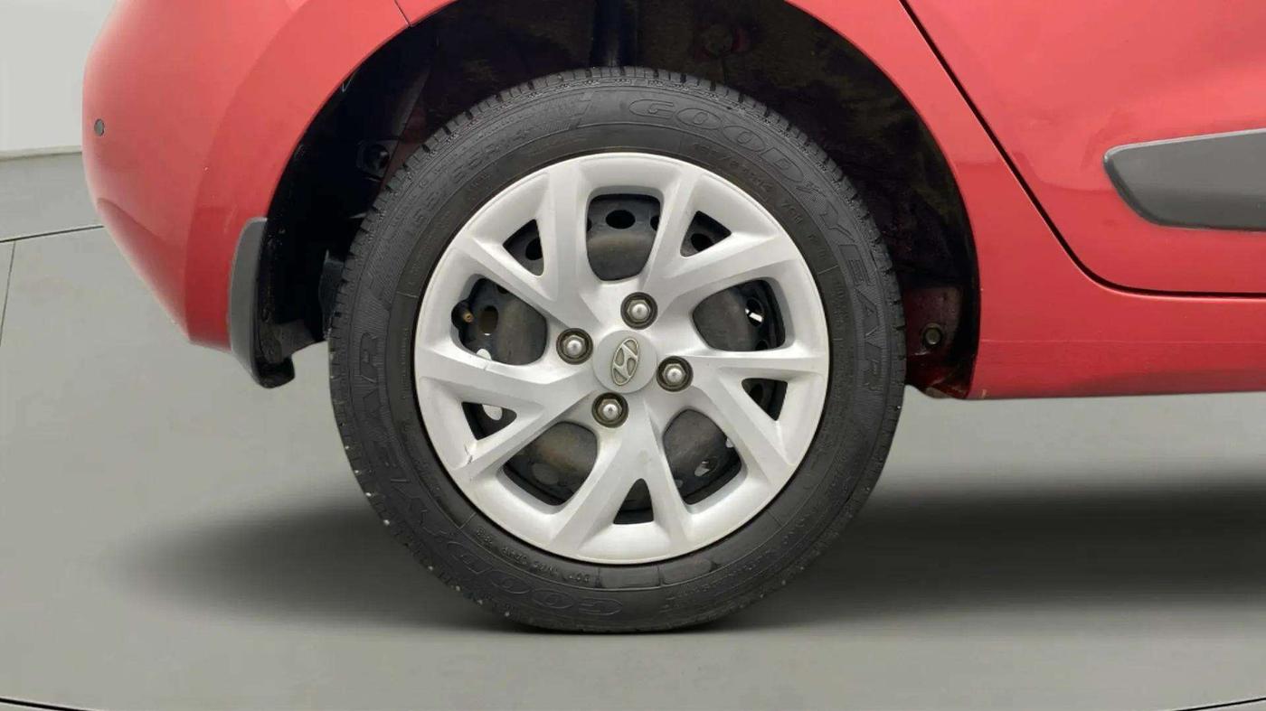 2018 Hyundai Grand i10 SPORTZ 1.2 KAPPA VTVT, Petrol, Manual, 64,159 km, Right Rear Wheel