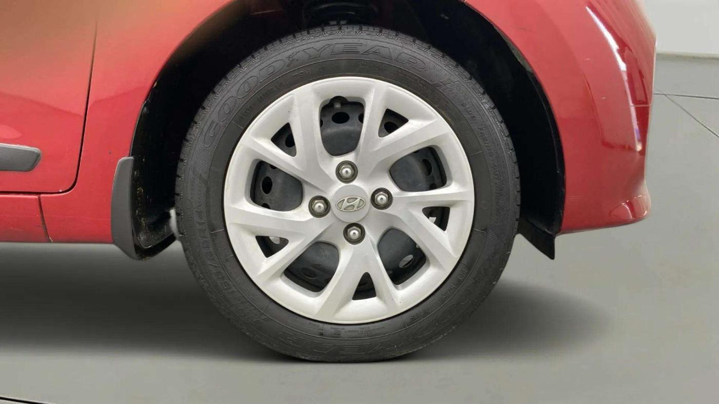 2018 Hyundai Grand i10 SPORTZ 1.2 KAPPA VTVT, Petrol, Manual, 64,159 km, Right Front Wheel