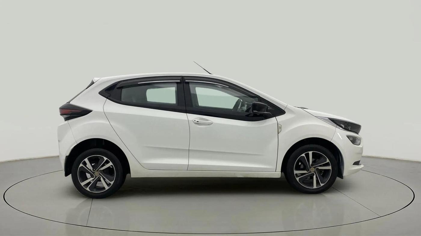 2023 Tata ALTROZ XZ DIESEL, Diesel, Manual, 36,672 km, Right Side View
