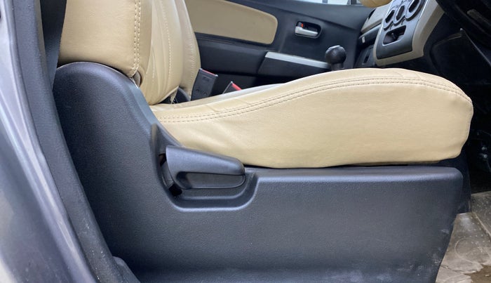 2013 Maruti Wagon R 1.0 VXI, Petrol, Manual, 39,196 km, Driver Side Adjustment Panel