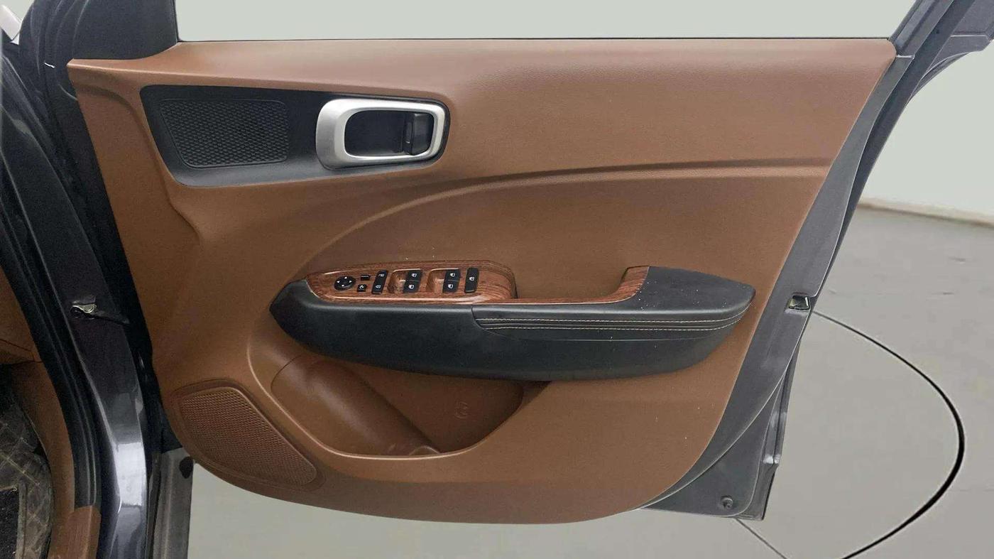 2021 Hyundai VENUE SX 1.0 (O) TURBO, Petrol, Manual, 24,329 km, Driver Side Door Panels Control