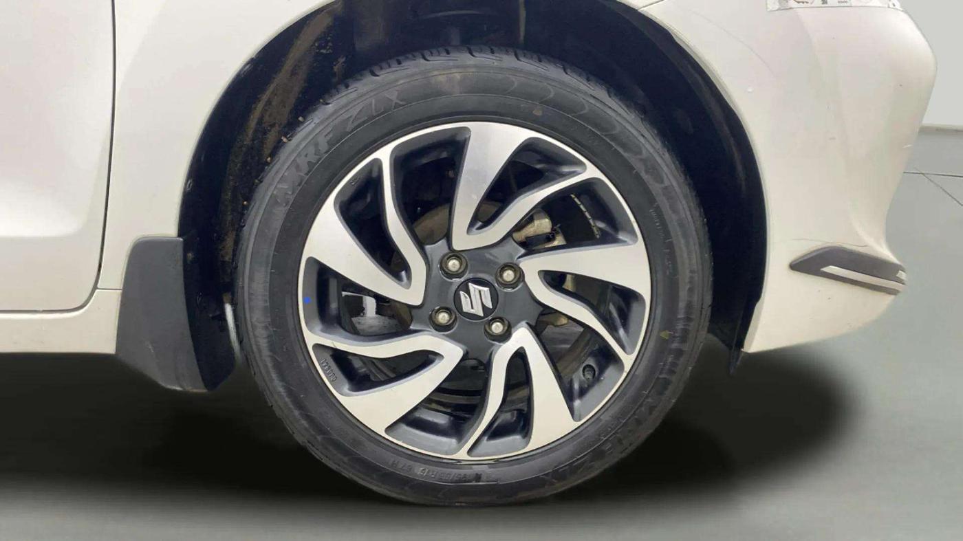 2020 Maruti Baleno ZETA PETROL 1.2, Petrol, Manual, 75,555 km, Right Front Wheel