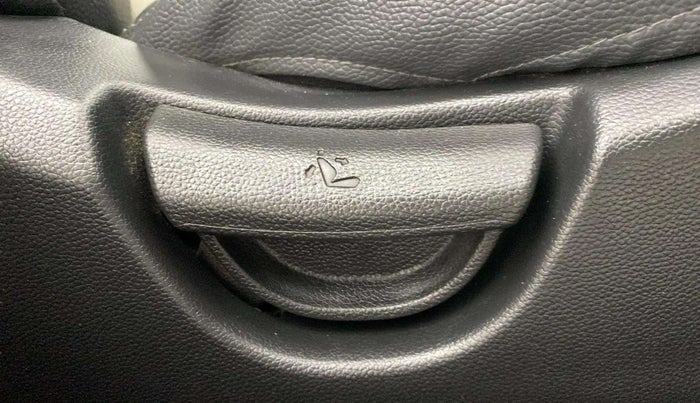 2017 Hyundai Grand i10 SPORTZ 1.2 KAPPA VTVT, Petrol, Manual, 31,166 km, Driver Side Adjustment Panel