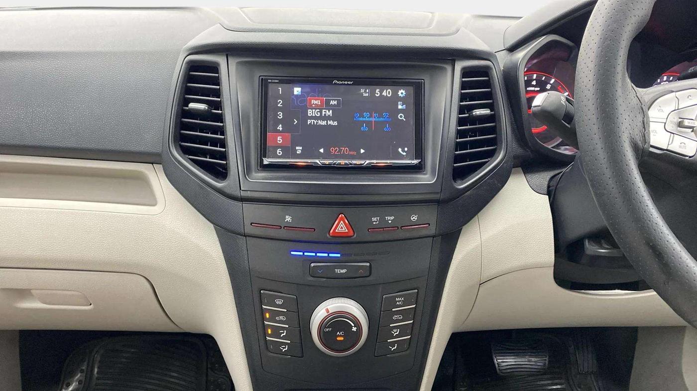 2022 Mahindra XUV300 W6 1.2 PETROL AMT, Petrol, Automatic, 14,316 km, Air Conditioner