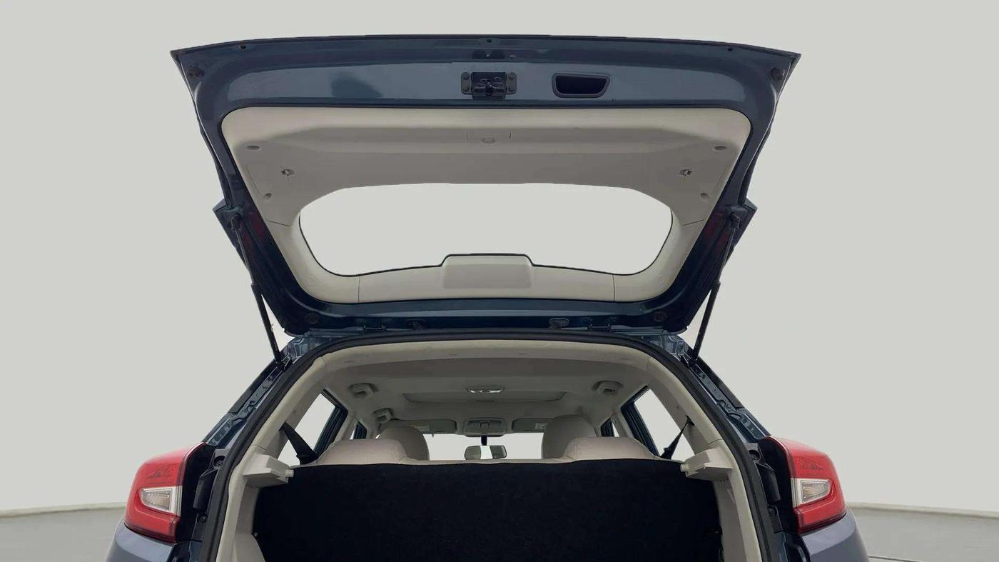 2022 Mahindra XUV300 W6 1.2 PETROL AMT, Petrol, Automatic, 14,316 km, Boot Door Open