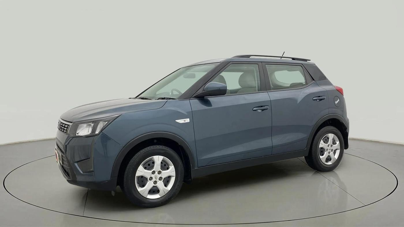 2022 Mahindra XUV300 W6 1.2 PETROL AMT, Petrol, Automatic, 14,316 km, Left Front Diagonal