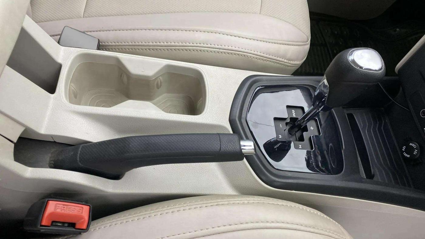 2022 Mahindra XUV300 W6 1.2 PETROL AMT, Petrol, Automatic, 14,316 km, Gear Lever