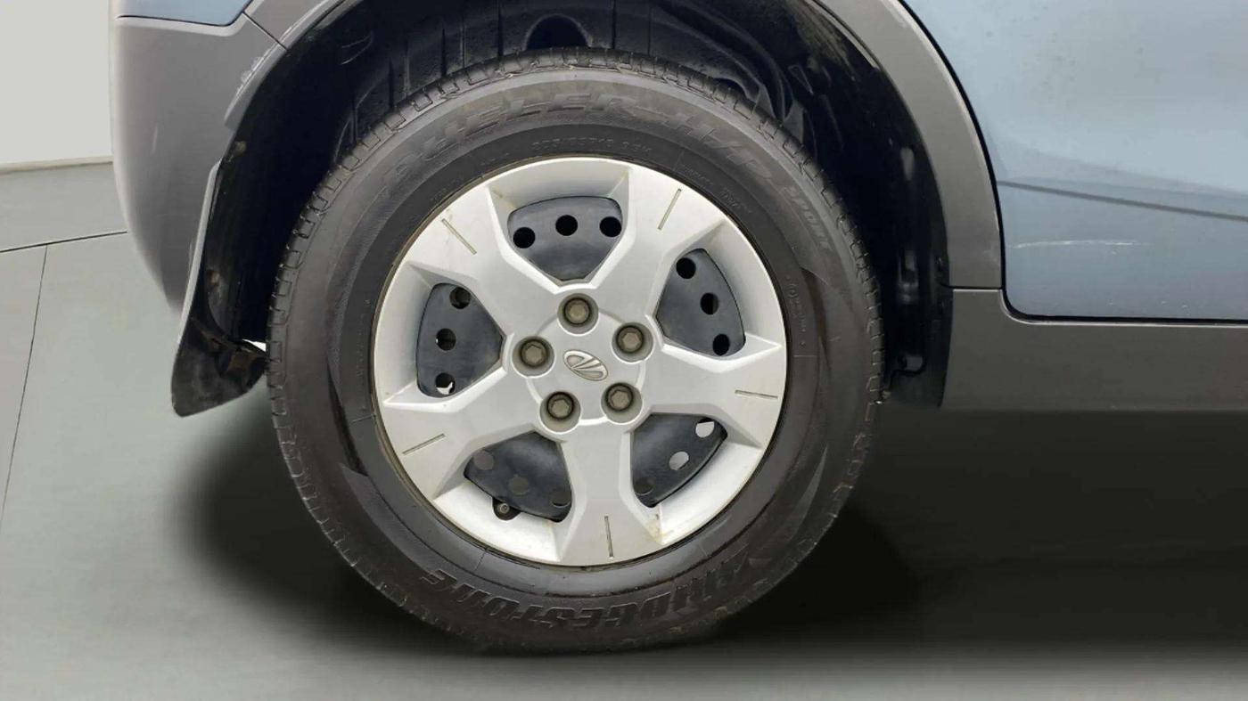2022 Mahindra XUV300 W6 1.2 PETROL AMT, Petrol, Automatic, 14,316 km, Right Rear Wheel