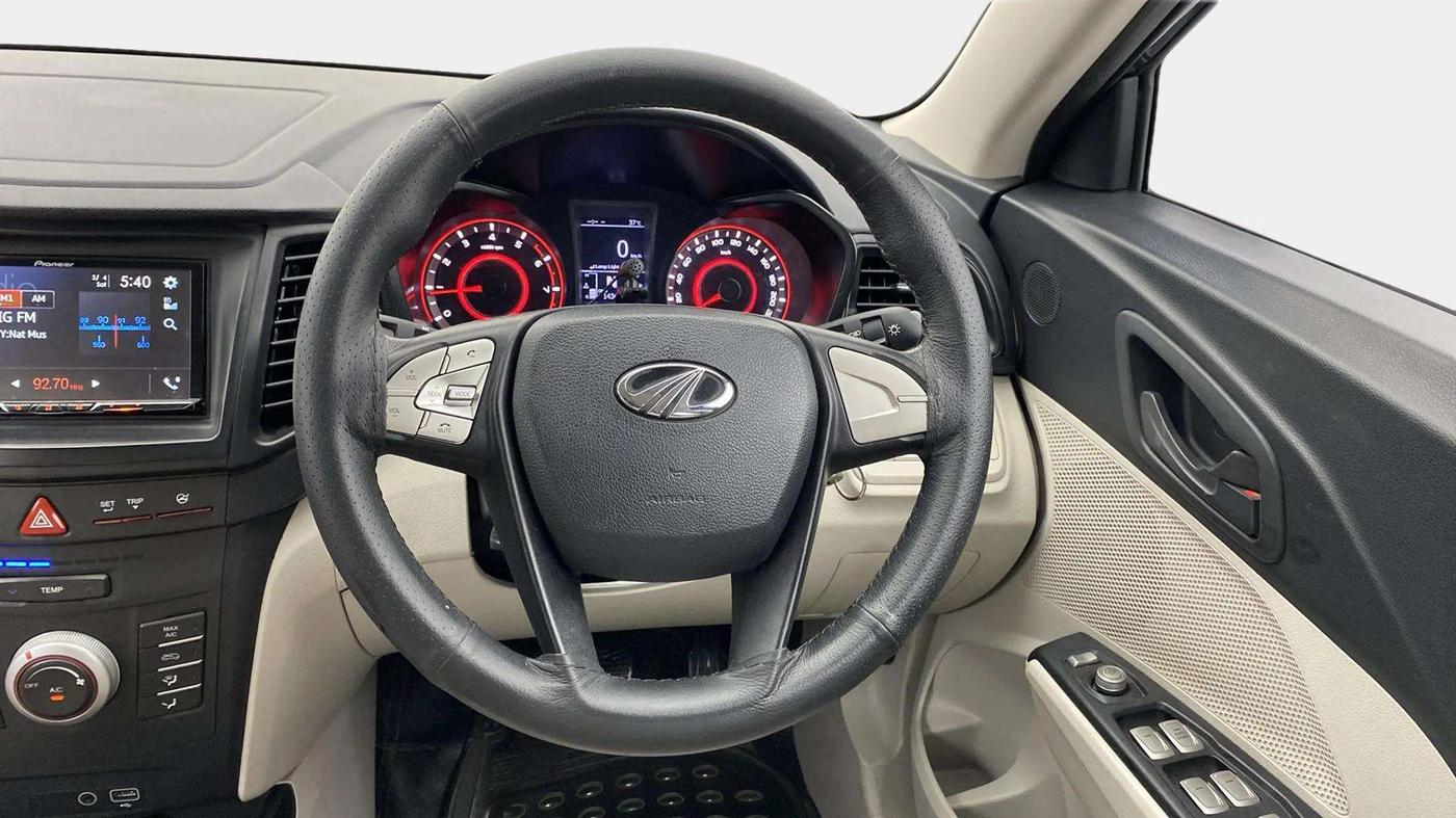 2022 Mahindra XUV300 W6 1.2 PETROL AMT, Petrol, Automatic, 14,316 km, Steering Wheel Close Up