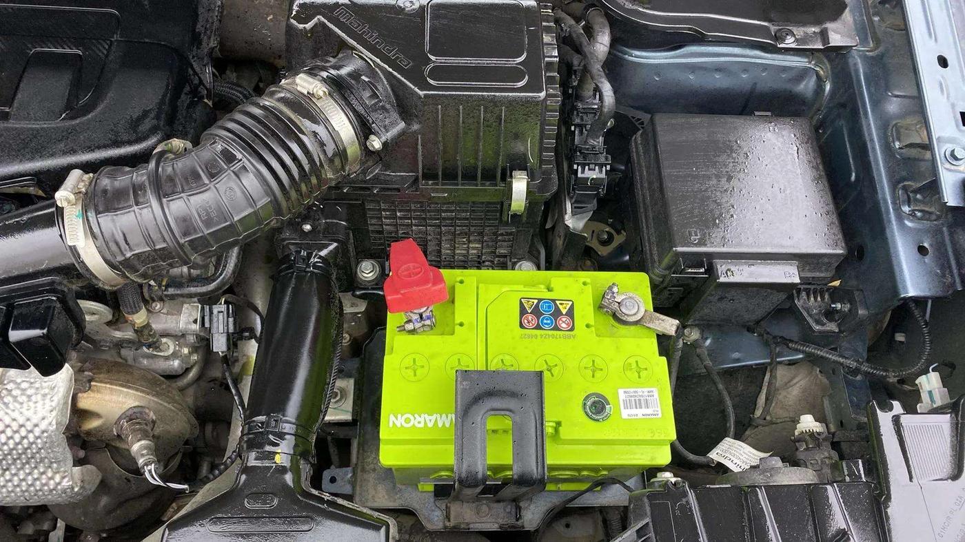 2022 Mahindra XUV300 W6 1.2 PETROL AMT, Petrol, Automatic, 14,316 km, Engine View - Left