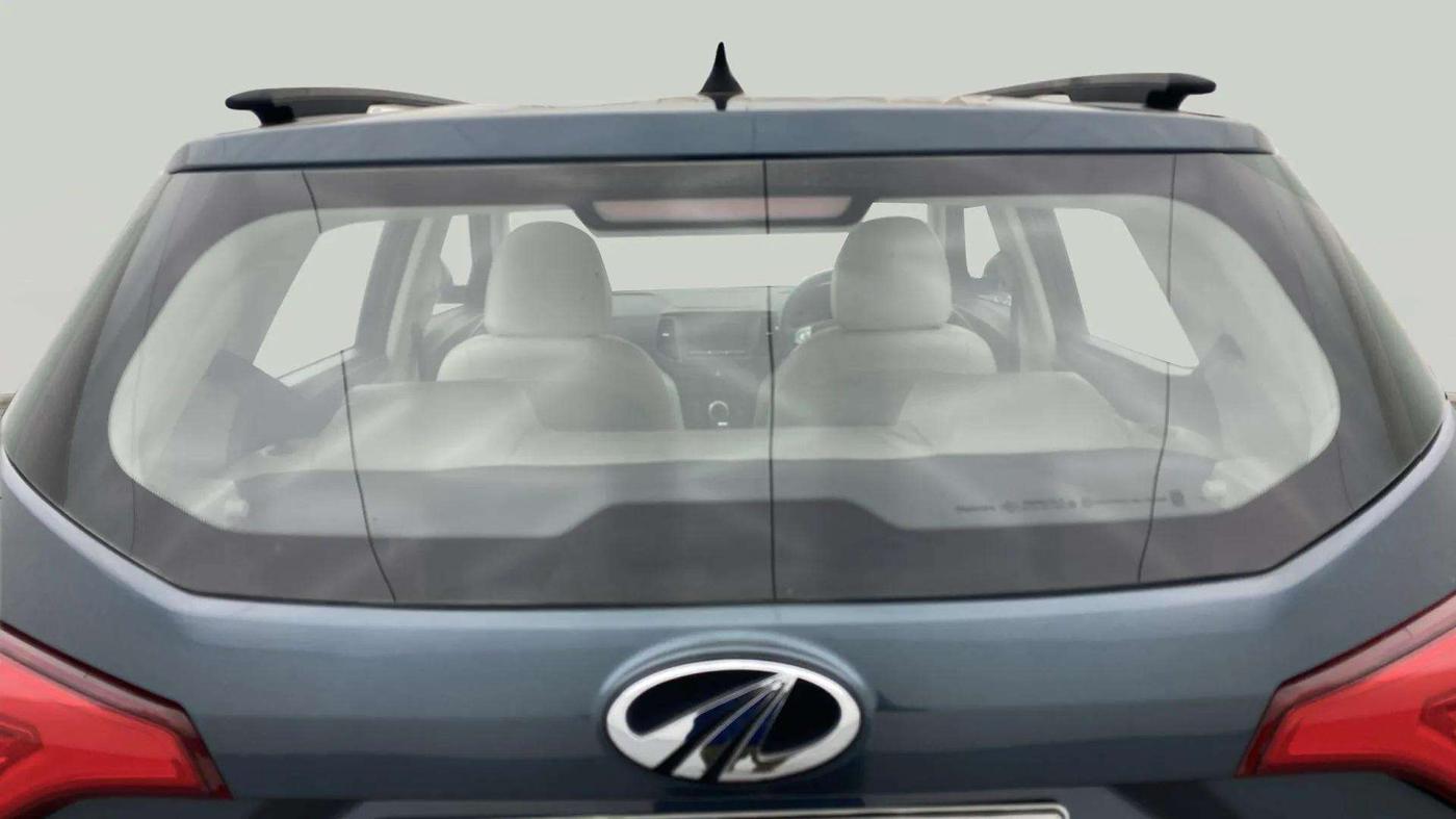 2022 Mahindra XUV300 W6 1.2 PETROL AMT, Petrol, Automatic, 14,316 km, Rear Windshield