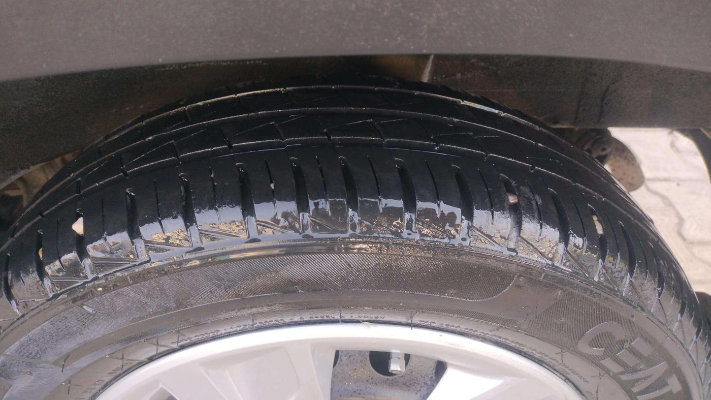 2021 Renault Kwid RXT 1.0 (O), Petrol, Manual, 10,710 km, Left Rear Tyre Tread