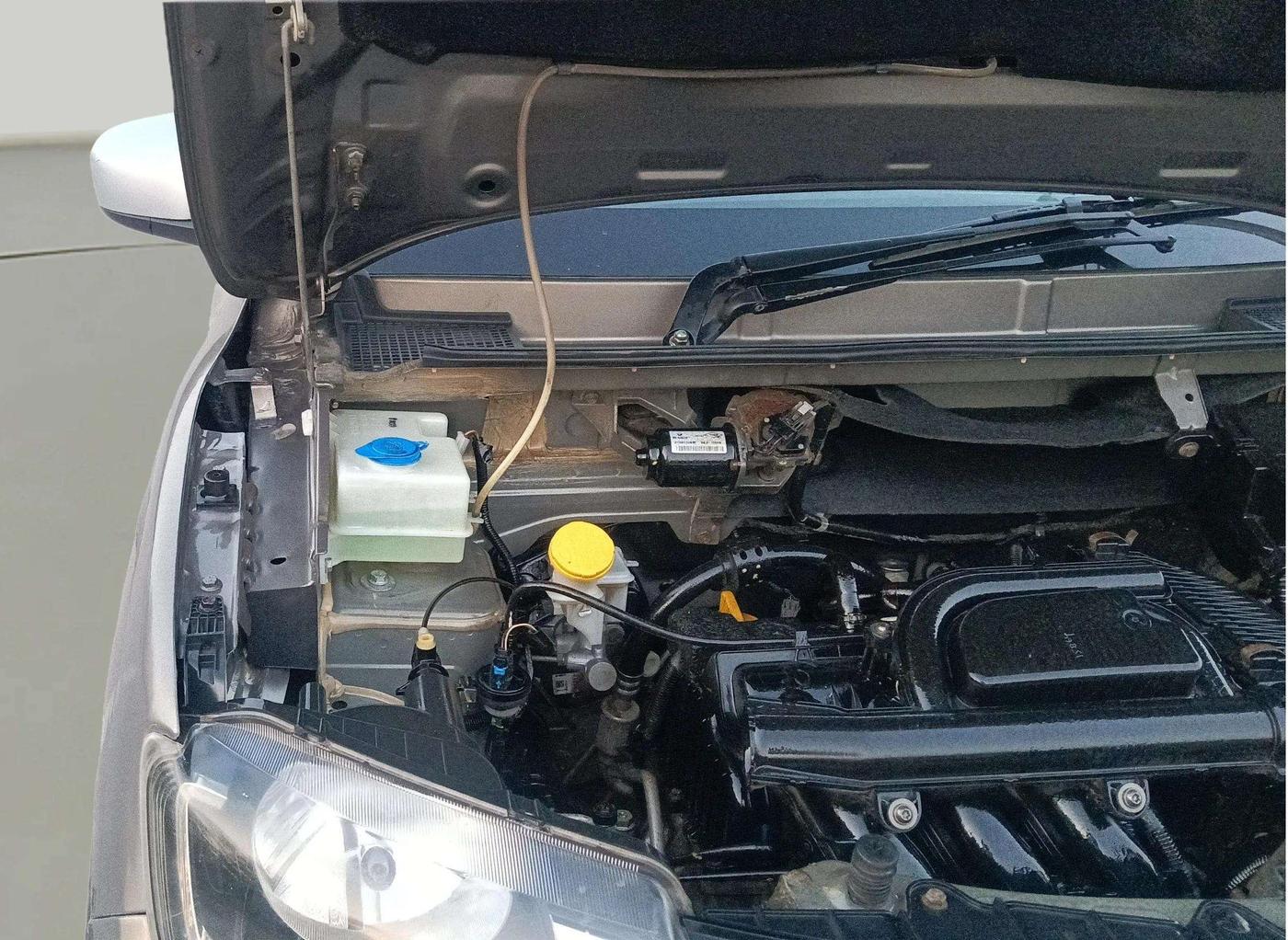 2019 Renault Kwid RXT 1.0 AMT (O), Petrol, Automatic, 34,363 km, Engine View - Right