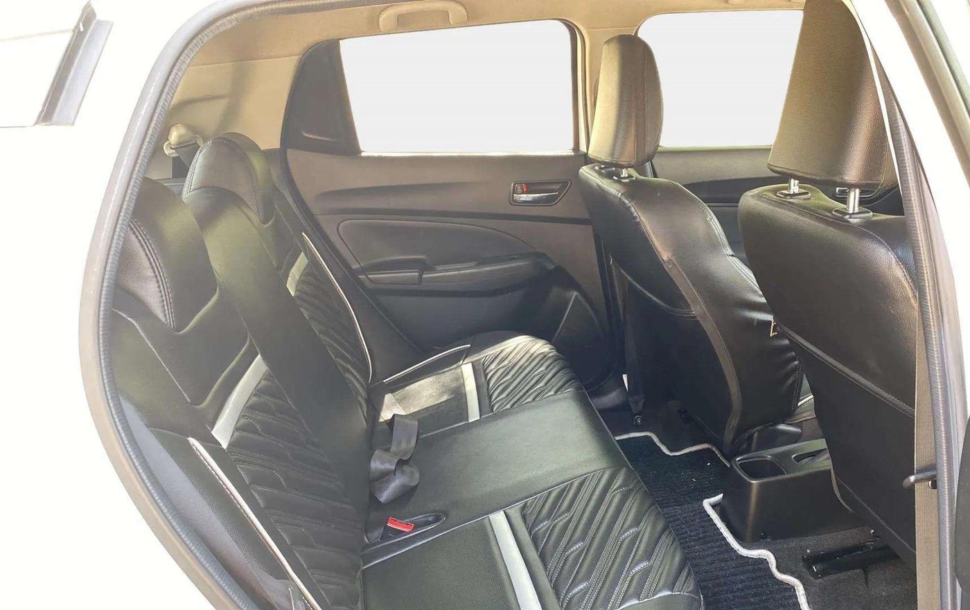 2020 Maruti Swift VXI, Petrol, Manual, 60,027 km, Right Side Rear Door Cabin