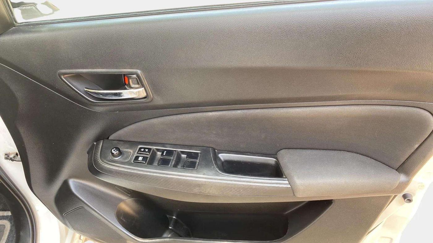 2020 Maruti Swift VXI, Petrol, Manual, 60,027 km, Driver Side Door Panels Control