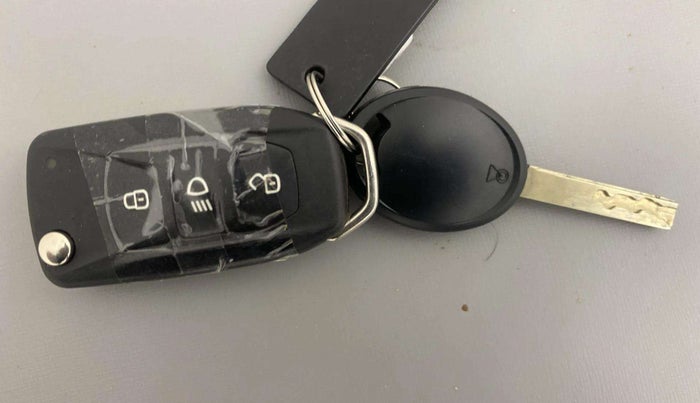2022 Tata Tiago XT PETROL, Petrol, Manual, 3,490 km, Key Close Up