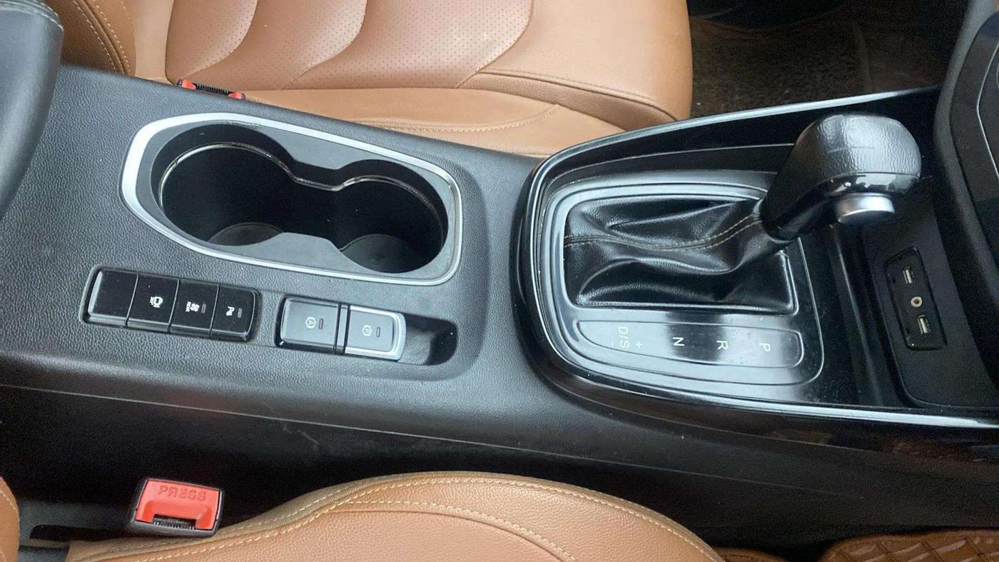2020 MG HECTOR PLUS SHARP 1.5 PETROL TURBO DCT 6-STR, Petrol, Automatic, 76,179 km, Gear Lever