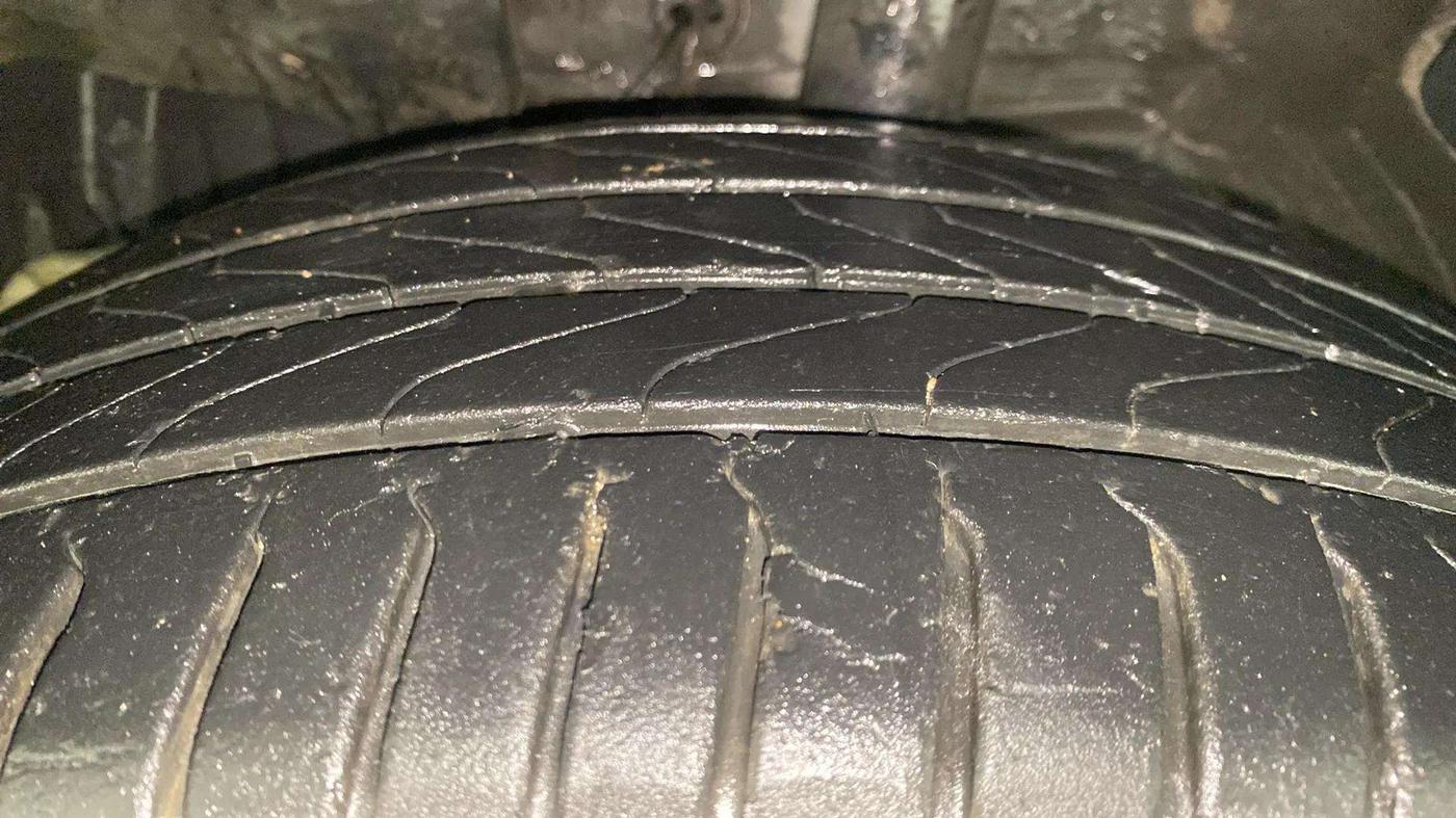 2020 MG HECTOR PLUS SHARP 1.5 PETROL TURBO DCT 6-STR, Petrol, Automatic, 76,179 km, Left Front Tyre Tread