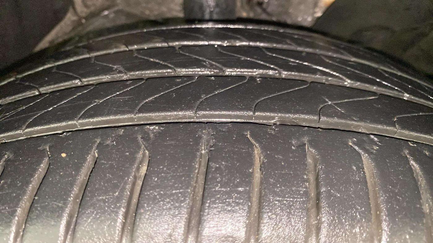 2020 MG HECTOR PLUS SHARP 1.5 PETROL TURBO DCT 6-STR, Petrol, Automatic, 76,179 km, Right Front Tyre Tread