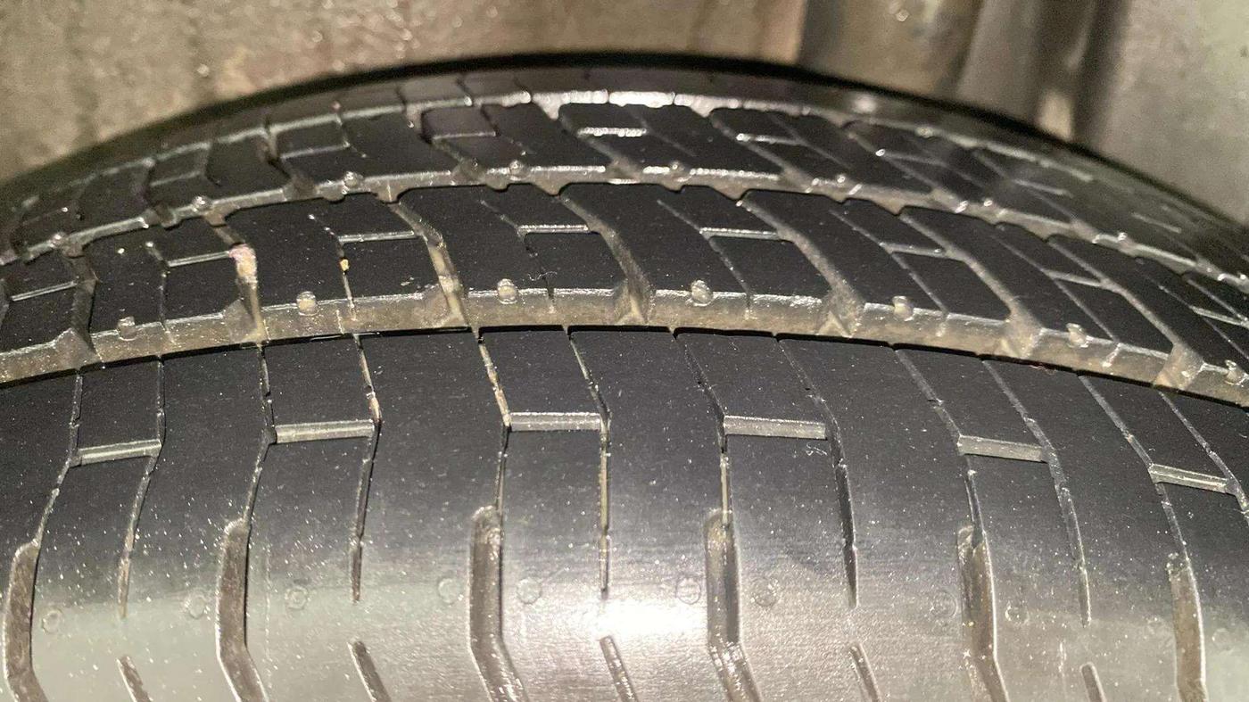 2015 Maruti Ritz ZXI, Petrol, Manual, 68,533 km, Left Rear Tyre Tread