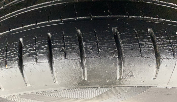 2016 Maruti Ciaz ZXI+ AT, Petrol, Automatic, 40,229 km, Left Front Tyre Tread