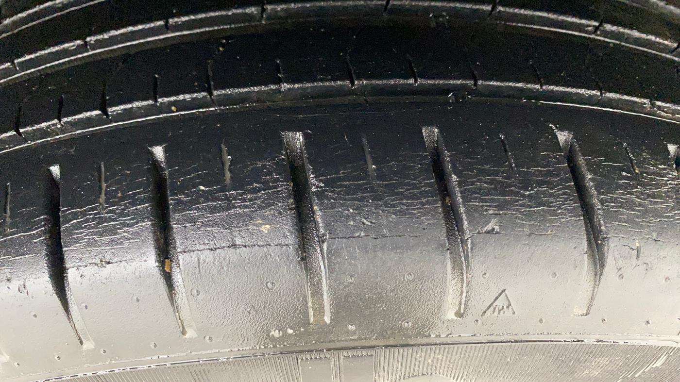 2016 Maruti Ciaz ZXI+ AT, Petrol, Automatic, 40,229 km, Right Front Tyre Tread