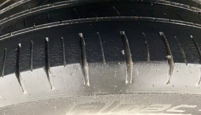 2016 Maruti Ciaz ZXI+ AT, Petrol, Automatic, 40,229 km, Right Rear Tyre Tread