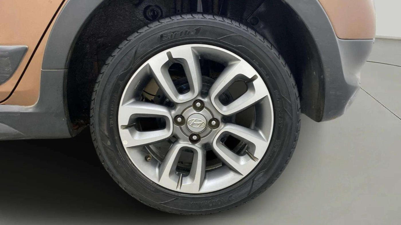 2017 Hyundai i20 Active 1.2 SX, Petrol, Manual, 73,030 km, Left Rear Wheel