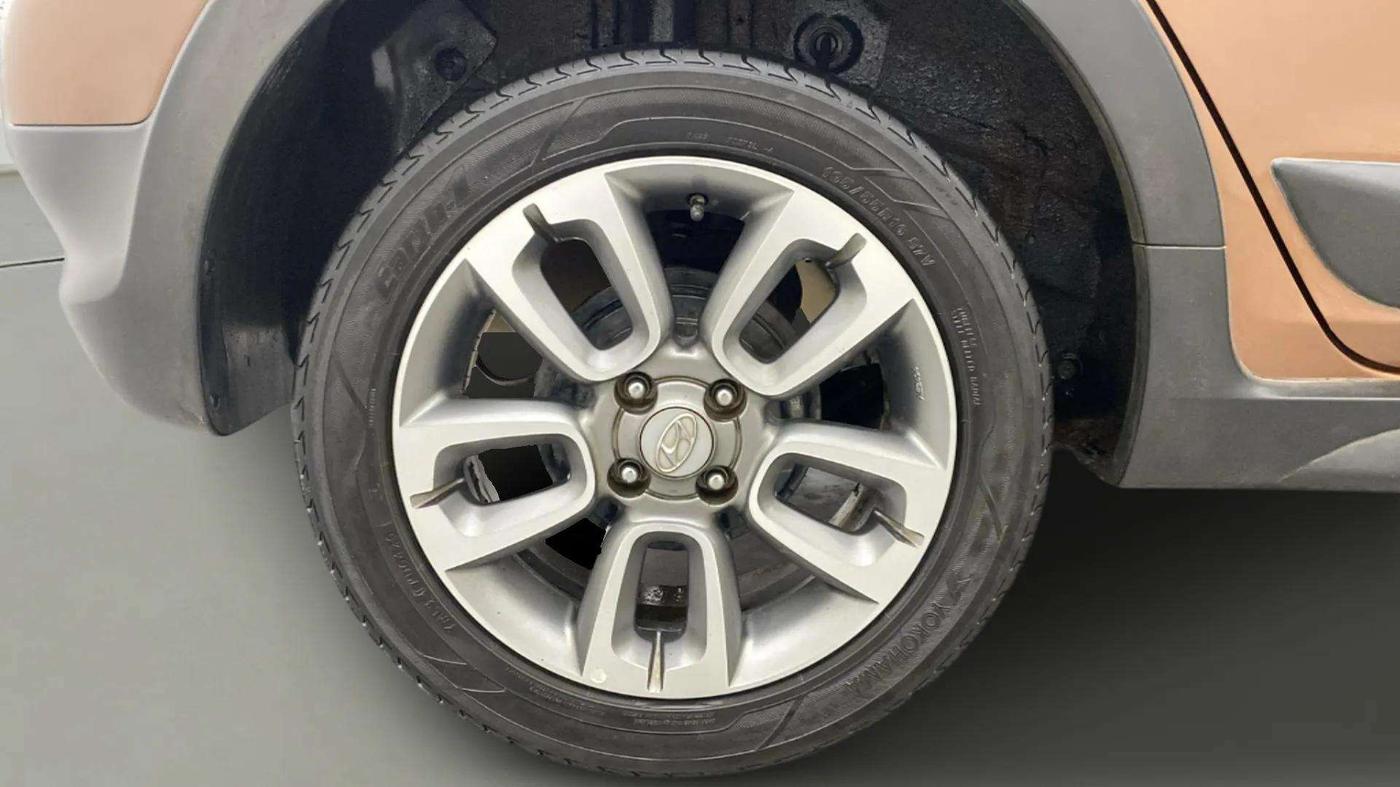 2017 Hyundai i20 Active 1.2 SX, Petrol, Manual, 73,030 km, Right Rear Wheel