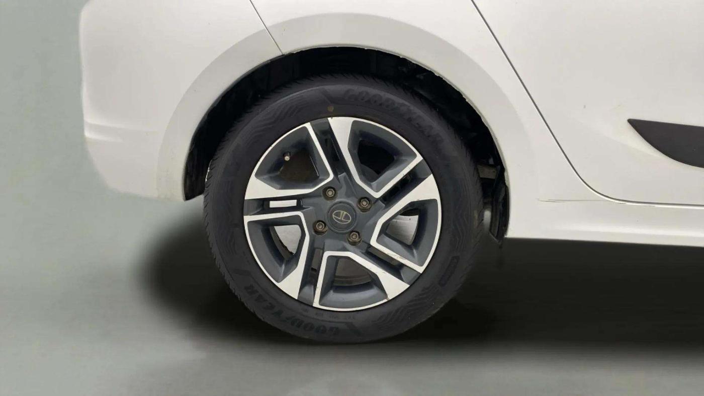 2021 Tata TIGOR XZ PLUS PETROL, CNG, Manual, 95,892 km, Right Rear Wheel