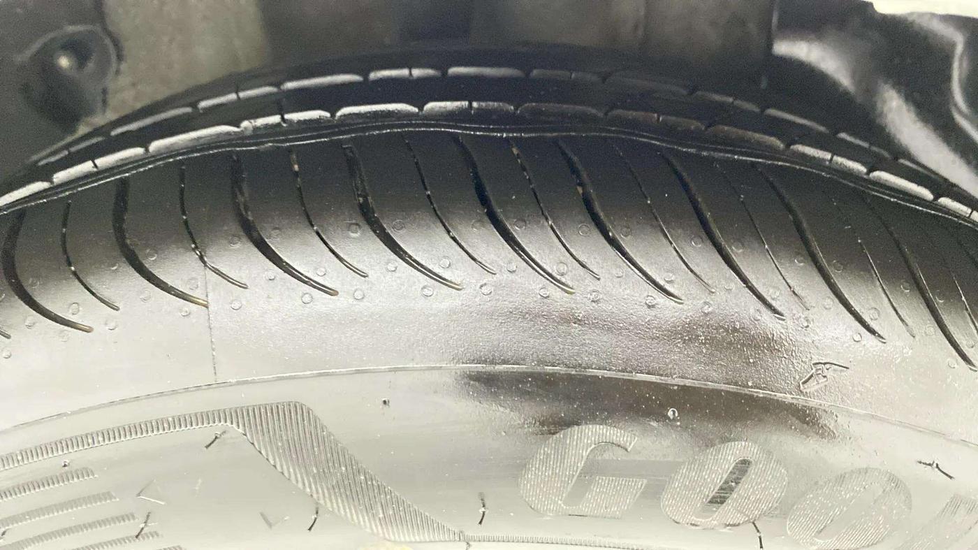 2021 Tata TIGOR XZ PLUS PETROL, CNG, Manual, 95,892 km, Right Rear Tyre Tread