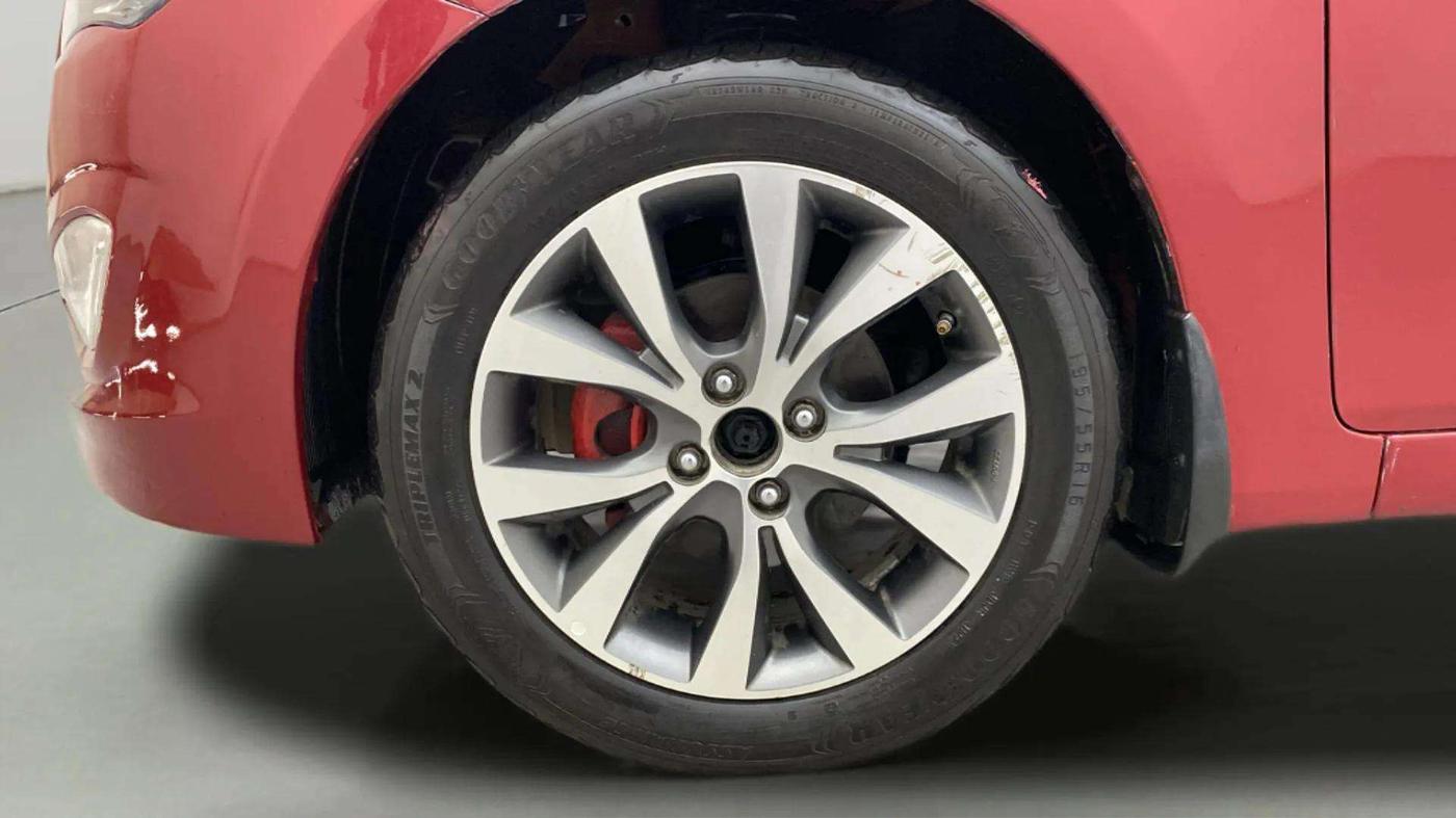 2017 Hyundai Verna 1.6 VTVT SX AT, Petrol, Automatic, 47,876 km, Left Front Wheel
